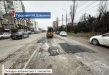 В Махачкале продолжается ямочный ремонт дорог