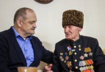 Глава Дагестана поздравил ветерана Сталинградской битвы с памятной датой