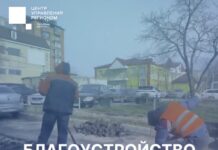 В Махачкале по заявкам жителей ремонтируют асфальт во дворах