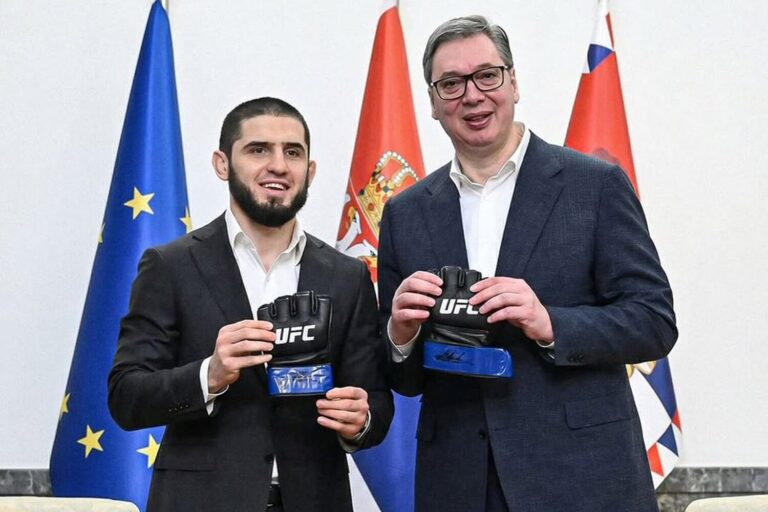 Ислам Махачев подарил чемпионские перчатки президенту Сербии