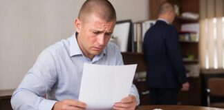 Громкий смех, неопрятный вид и курение