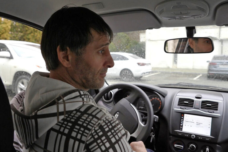 Мэр столицы вручил ключи от автомобиля участнику СВО