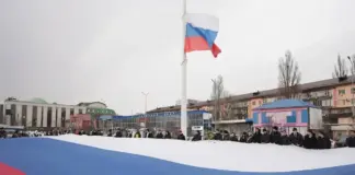 В Махачкале отметили 12-ю годовщину воссоединения Крыма с Россией патриотическим флешмобом