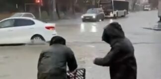 В Махачкале работают над устранением подтоплений после сильных дождей