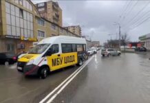 В Махачкале Центр организации дорожного движения помогает эвакуировать автомобили из зоны подтопления