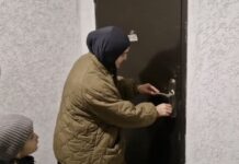 Многодетная мать из Махачкалы получила новую квартиру благодаря депутату Атлухану Ахмедову