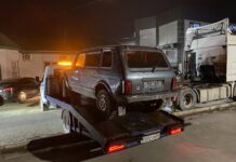 В Махачкале эвакуировали брошенный транспорт с улицы Бейбулатова