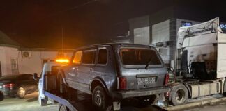 В Махачкале эвакуировали брошенный транспорт с улицы Бейбулатова