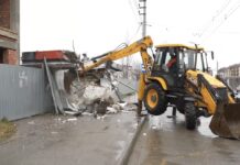 В Махачкале продолжается демонтаж незаконных торговых точек