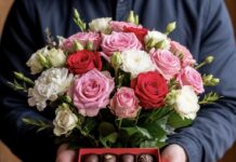 Цветы или конверт? О чем мечтают махачкалинки в преддверии 8 Марта