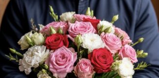 Цветы или конверт? О чем мечтают махачкалинки в преддверии 8 Марта