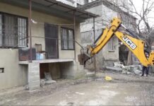 В Махачкале начали демонтировать незаконные пристройки к многоквартирным домам