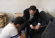 Семье участника СВО в Махачкале вручили компьютер для учебы