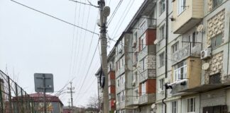 В Махачкале спасатели и волонтеры ВСКС очищают город от воды