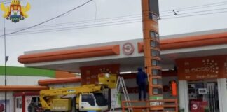 В Махачкале демонтировали незаконные иформационные стелы на АЗС