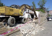 В Махачкале провели демонтаж капитального забора