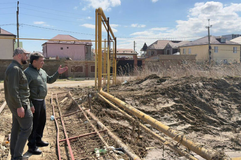 Джамбулат Салавов провел объезд подтопленных улиц и территорий