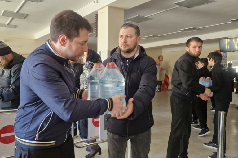 Пострадавших от паводка обеспечили питьевой водой
