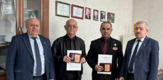 В тесной связке