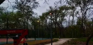 В парке имени Ленинского комсомола восстановлено освещение после устранения нарушений в электросетях