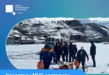 МЧС Дагестана доставило гумпомощь жителям высокогорья на вертолете Ми-8