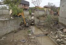 Махачкале продолжается расчистка русел рек