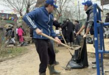 Волонтеры «Единой России» и «Молодой Гвардии» ликвидируют последствия паводка в поселке Хушет