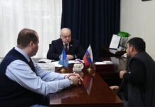 Сенатор Ильяс Умаханов провел прием граждан в Махачкале