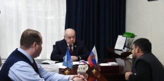 Сенатор Ильяс Умаханов провел прием граждан в Махачкале