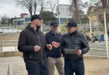 Представители администрации Махачкалы обсуждают проект благоустройства городского пляжа