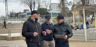 Представители администрации Махачкалы обсуждают проект благоустройства городского пляжа