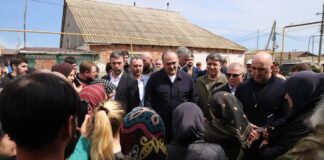 Сергей Меликов и Джамбулат Салавов проинспектировали пострадавший от паводка поселок Новый Хушет