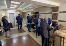 Специалисты администрации Махачкалы помогают эвакуированным гражданам в оформлении документов на оценку ущерба