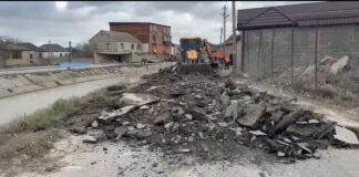 На улице Московской в Махачкале началось восстановление дорожного полотна