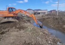 В Махачкале продолжается масштабная ликвидация последствий паводка: задействовано более 100 единиц техники