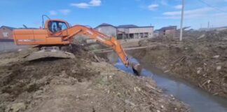 В Махачкале продолжается масштабная ликвидация последствий паводка: задействовано более 100 единиц техники