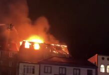 В Махачкале ликвидируют крупный пожар в многоквартирном доме, эвакуированы 75 человек