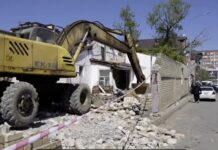 В Махачкале демонтируют заборы для расширения пешеходных зон