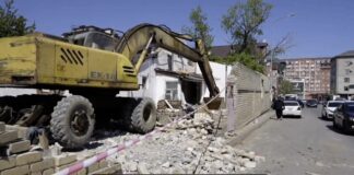 В Махачкале демонтируют заборы для расширения пешеходных зон