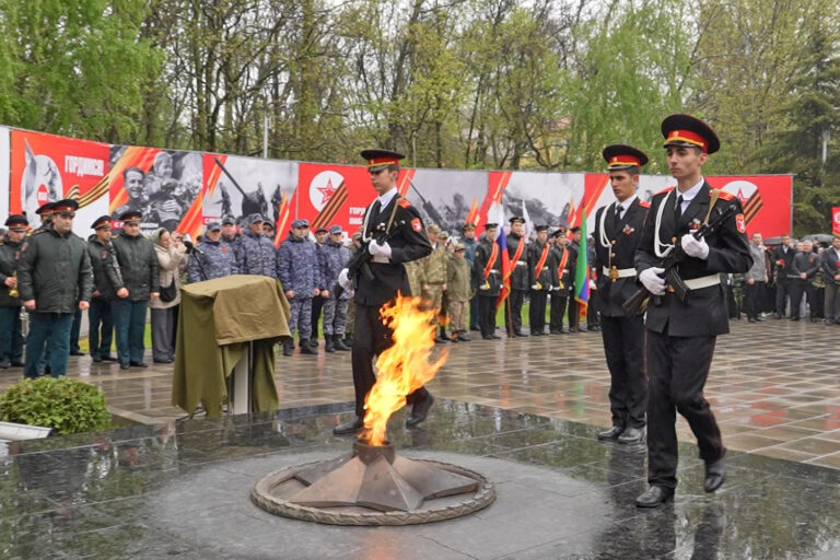 Участники «Вахты Памяти» почтили память героев войны