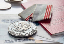 Минтруд перечислил список положенных ветеранам труда льгот и скидок