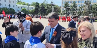 Равнение на героев