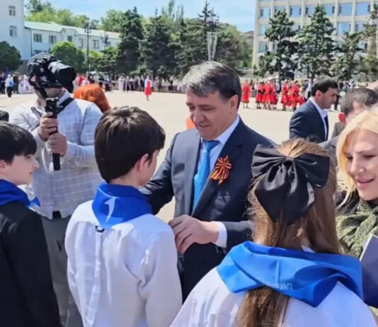 Равнение на героев