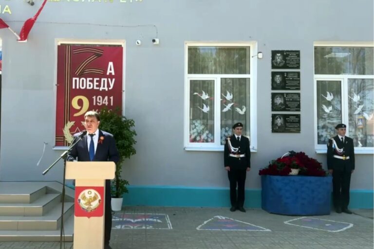 Память героев СВО увековечена в школах Махачкалы
