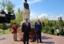 В селе Эндирей открыли памятник Абдулхакиму Исмаилову
