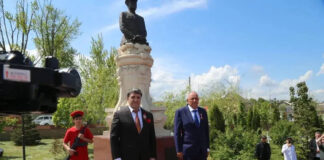 В селе Эндирей открыли памятник Абдулхакиму Исмаилову