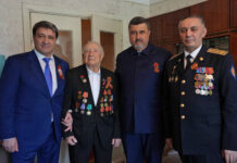 Джамбулат Салавов и Фёдор Щукин поздравили Юрия Петрухина с Днем Победы