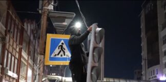 В центре Махачкалы установили 8 новых энергоэффективных светофоров