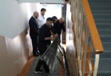 Глава Махачкалы поручил отремонтировать кровлю и установить пандус по обращениям жителей