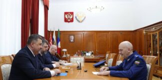 Вопросы защиты прав пострадавших от паводков обсудили Фёдор Щукин и Сергей Бажутов